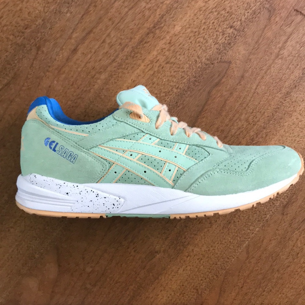 RARE ASIC gels saga sneakers SIZE 9.5